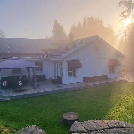 Family Friendly Villa With Sauna In The Nature Borås Kültér fotó